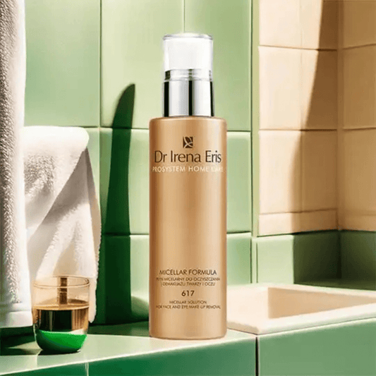 Micellair water van Dr Irena Eris – verwijdert make-up en reinigt de gevoelige huid - in badkamer