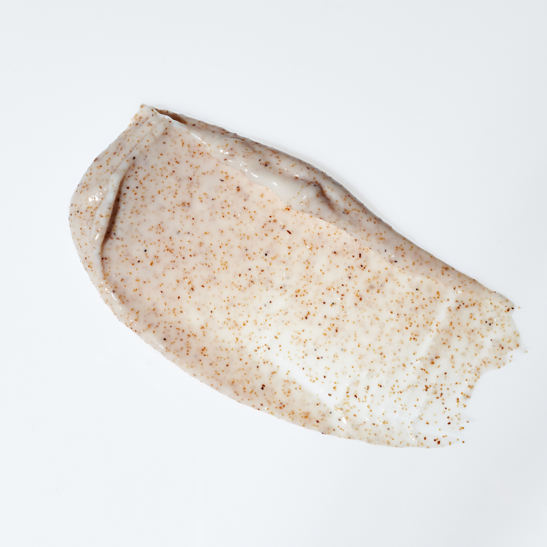 Milde body scrub van This is Us – enkel product zonder verpakking voor textuur