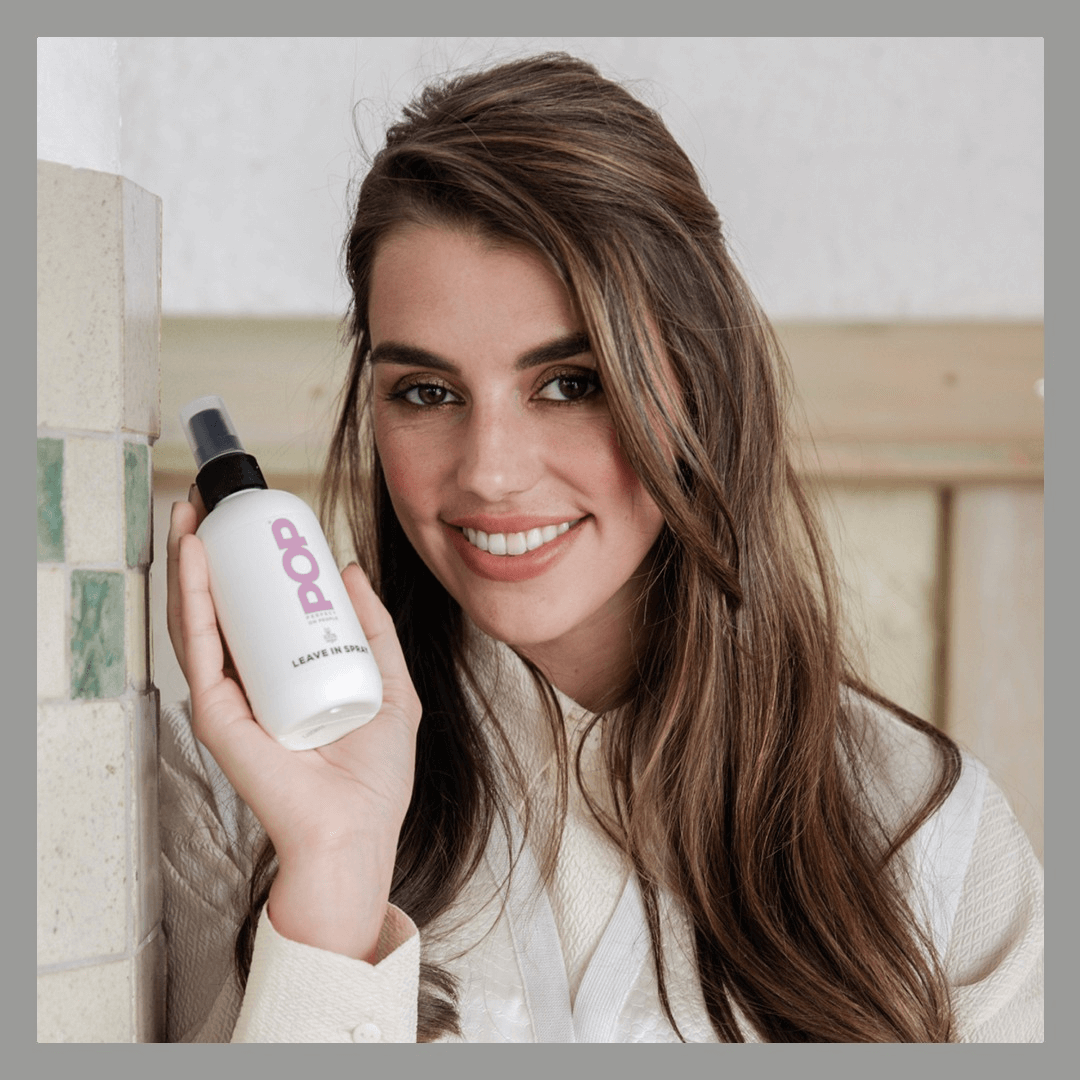 Toepassing van POP leave-in spray – bescherming tegen hitte en pluis