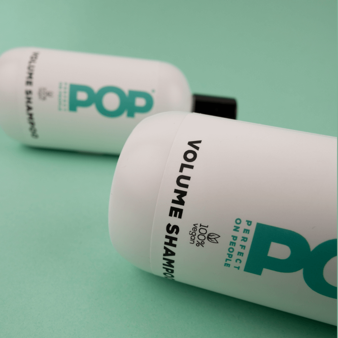 POP Volumeshampoo – flatlay met stylingproducten