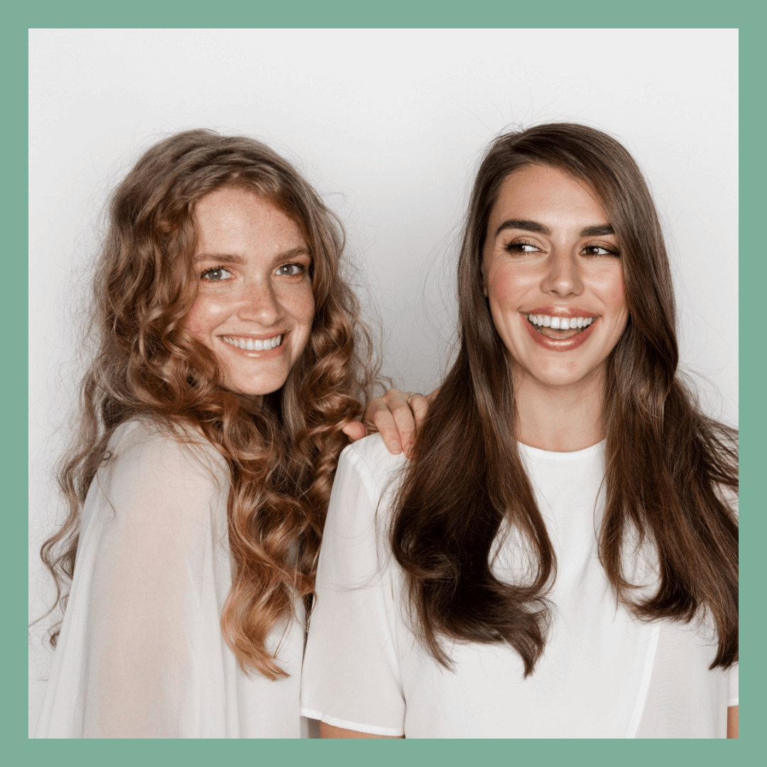 POP Volumeshampoo – gebruik bij lang haar - lifestyle vrouw stijl en vrouw krullend haar