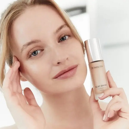 Illuminating primer van Dr Irena Eris – geeft een natuurlijke glow onder make-up met gezicht vrouw